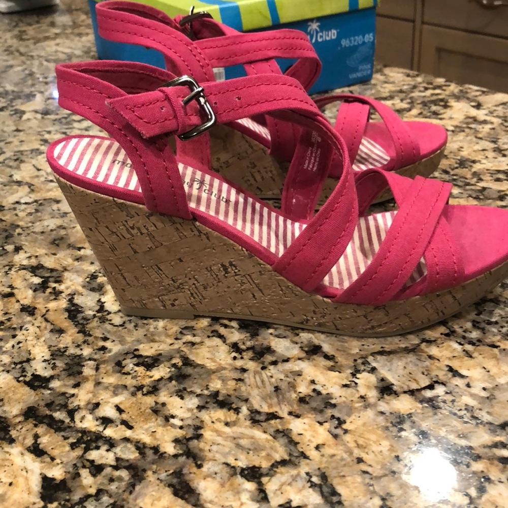 Pink wedges
